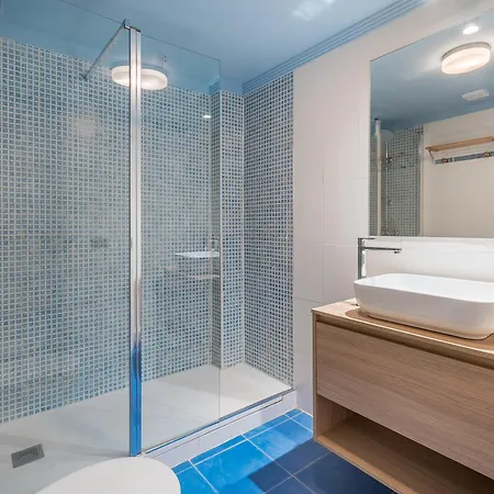 By Olala Homes Guest house *